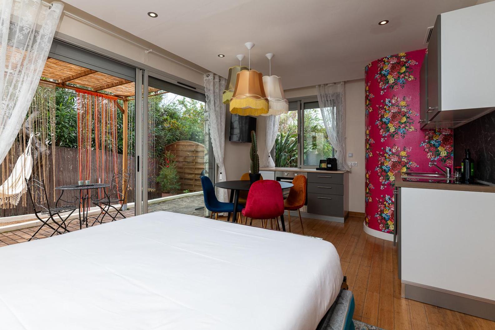 Studio Terrasse La Roulotte Du Tzigane Mandara Beach Antibes Juan-Les-Pins Bagian luar foto